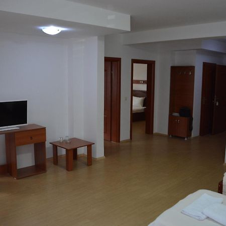 Arabella Hotel Kičevo Dış mekan fotoğraf