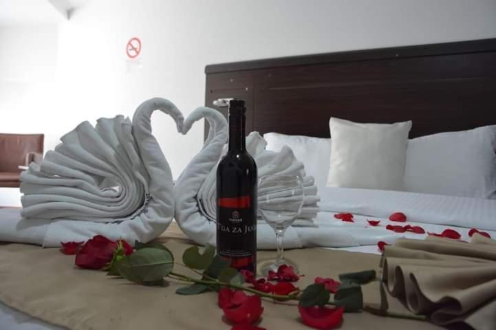 Arabella Hotel Kičevo Dış mekan fotoğraf