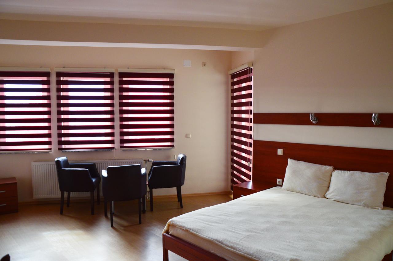 Arabella Hotel Kičevo Dış mekan fotoğraf